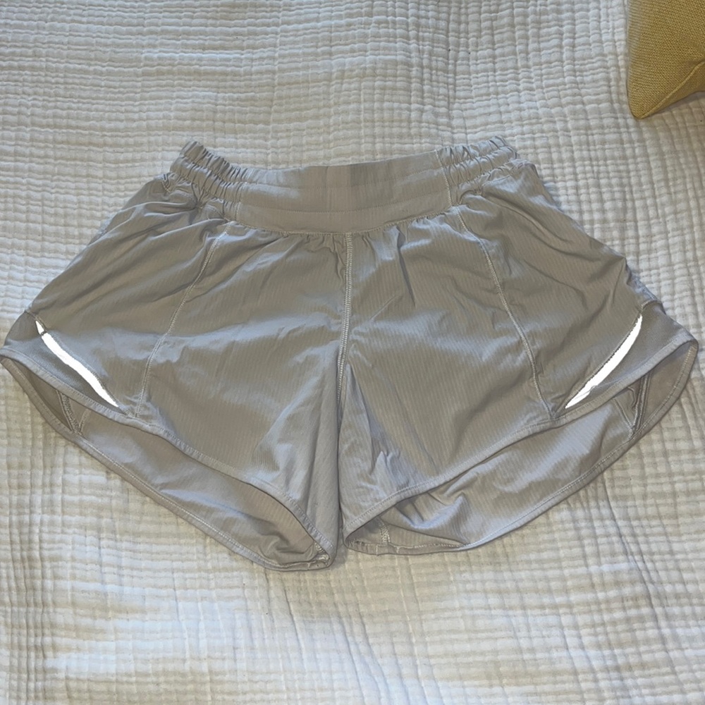 Lululemon Hotty Hot Shorts 4” *LIKE NEW